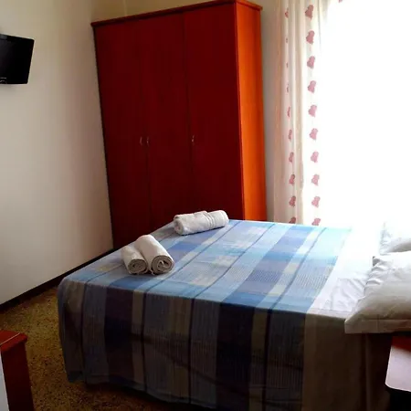 In Guest - New Cirene Double Economy بيت ضيافة ريميني